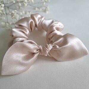 TalvEst siidist juuksekumm (scrunchie/patsikumm) helebeež M lipsuga