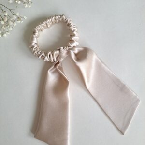 TalvEst siidist juuksekumm (scrunchie/patsikumm) helebeež S lehviga