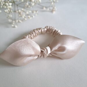 TalvEst siidist juuksekumm (scrunchie/patsikumm) helebeež S lipsuga