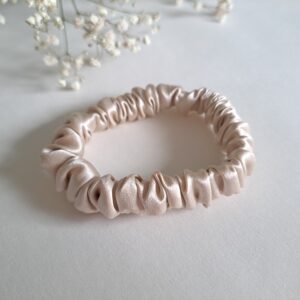 TalvEst siidist juuksekumm (scrunchie/patsikumm) helebeež S