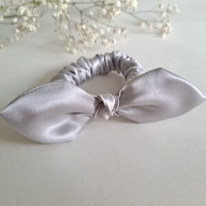 TalvEst siidist juuksekumm (scrunchie/patsikumm) hõbehall S lipsuga