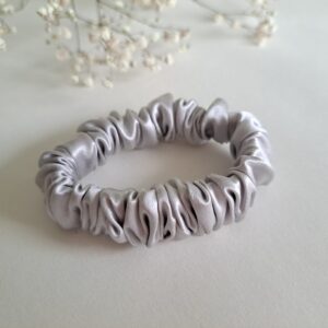 TalvEst siidist juuksekumm (scrunchie/patsikumm) hõbehall S