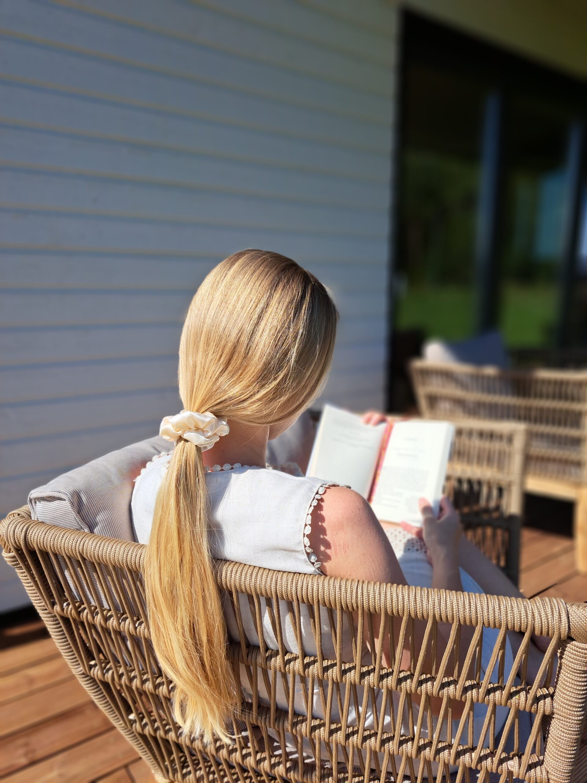 TalvEst siidist juuksekumm kreemikasvalge M patsis