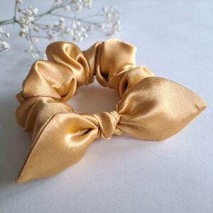 TalvEst siidist juuksekumm (scrunchie/patsikumm) kuldne M lipsuga