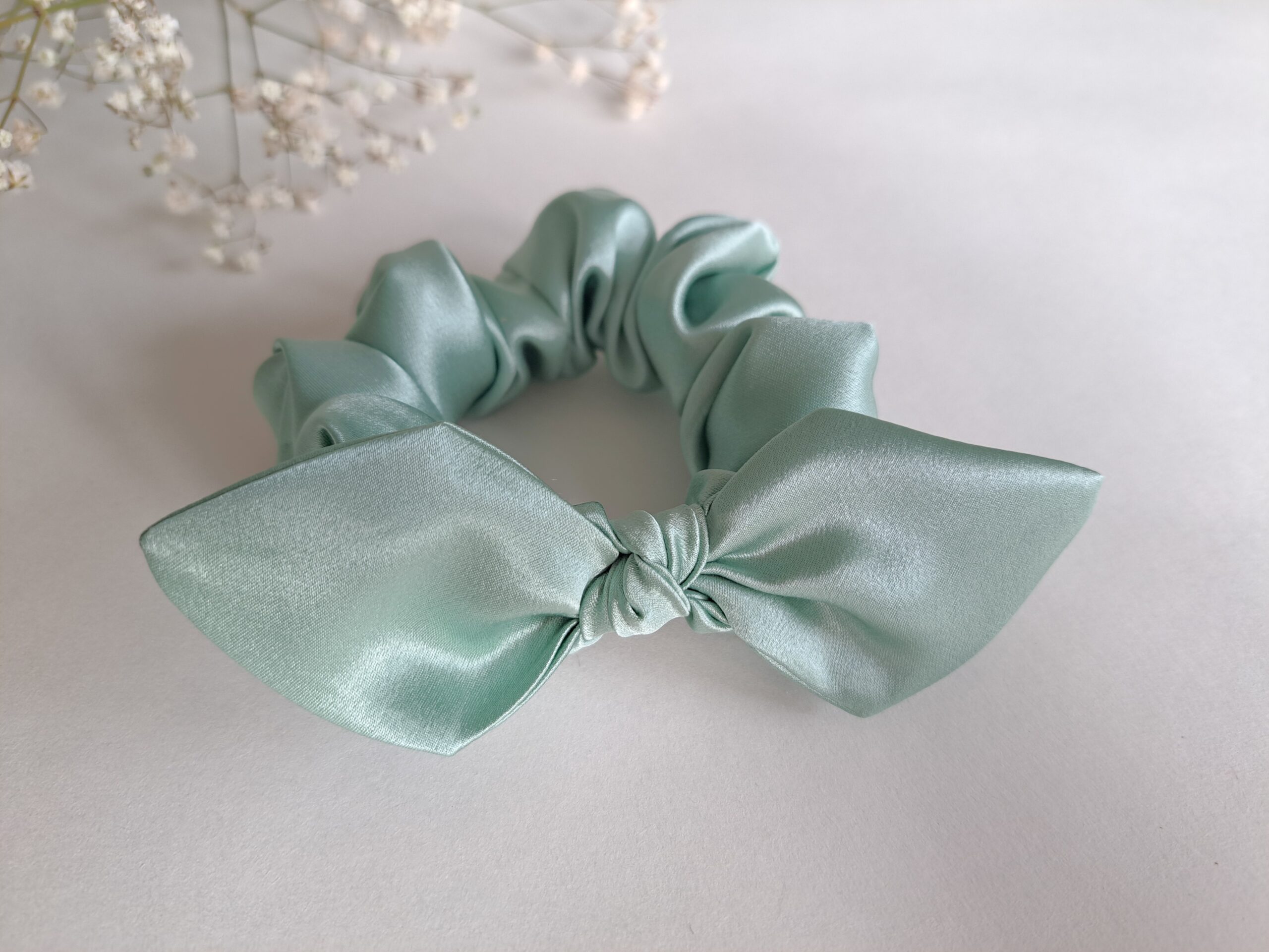 TalvEst siidist juuksekumm (scrunchie/patsikumm) mündiroheline M lipsuga