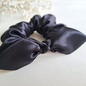 TalvEst siidist juuksekumm (scrunchie/patsikumm) must M lipsuga