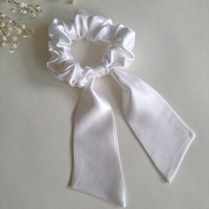 TalvEst siidist juuksekumm (scrunchie/patsikumm) valge M lehviga