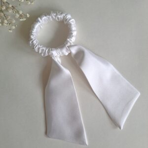 TalvEst siidist juuksekumm (scrunchie/patsikumm) valge S lehviga