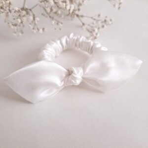 TalvEst siidist juuksekumm (scrunchie/patsikumm) valge S lipsuga